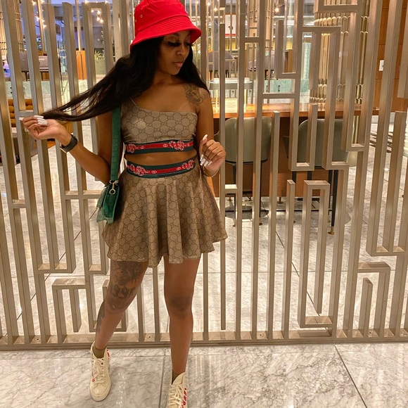 Meet your Posher, Crystal - Picture 2 of 6